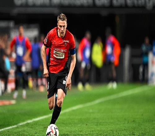 性價比高！曼聯(lián)左后衛(wèi)補(bǔ)強(qiáng)首選浮現(xiàn)，僅1400萬，實(shí)力堪比豪門標(biāo)王