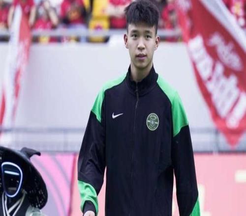 什么情況王鈺棟罵球迷上熱搜，國足新星心態浮躁難堪大任