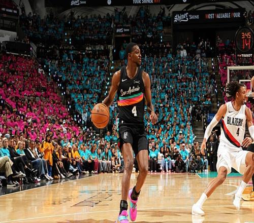 季后賽依然保持了穩定的表現，馬刺后場核心的作用是不可替代的