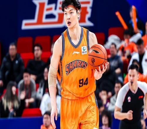 豪取22連勝穩(wěn)居聯(lián)盟第一！上海雙外缺席34分狂勝遼寧弗格32+7