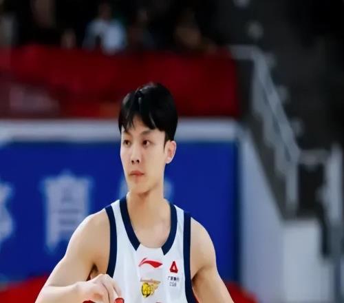 廣東3國手狀態(tài)咋打季后賽徐杰胡明軒夢游，崔永熙打4號位狂鐵！