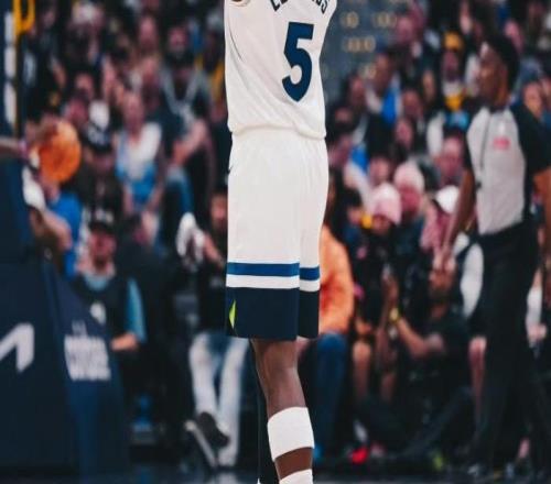 約基奇準三雙背鍋，華子30+10刷爆隊史紀錄，森林狼19分逆轉掘金