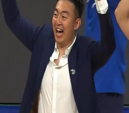 寧波隊史首進季后賽！董事長敲鼓，全隊潑水主帥，劉家成大贏家！