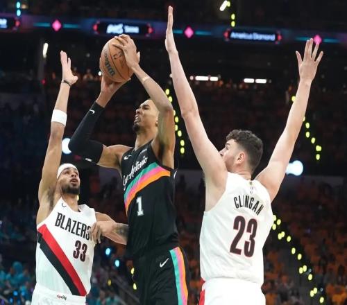 季后賽首戰，開拓者培養兩年的克林根也不頂用，防守全無！