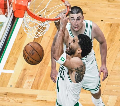 10！綠軍32分大勝76人，雙探花合砍51分，兩隊整體實力差距很大