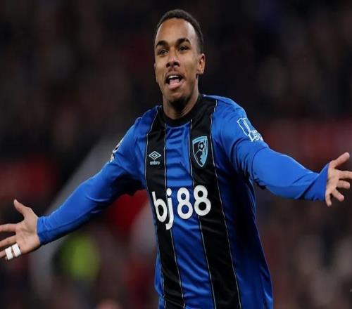 曼聯(lián)球探現(xiàn)場盯人：19歲前鋒為何值6000萬磅