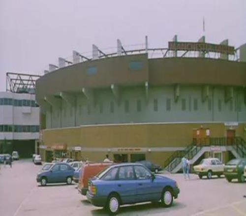 曼联旧招牌60万镑起拍：体育纪念品谁在买单(图1)