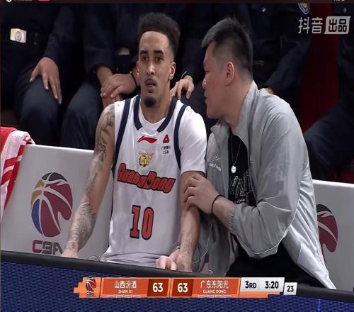 坑慘宏遠(yuǎn)，沒籃偏要投，7中1+假摔投死球隊(duì)，球迷：真心菜的不行