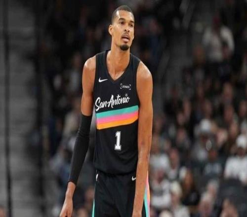 季后賽首秀狂轟35分創(chuàng)紀(jì)錄！文班亞馬神回復(fù)打臉壓力說(shuō)