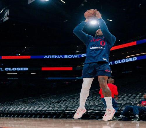 確定！不走了，三屆全明星后衛(wèi)，正式留在快船，6場白拿1100萬