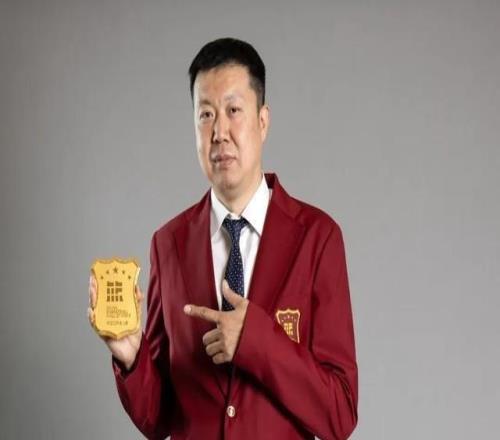 國際籃聯(lián)名人堂入選儀式今日舉行，中國男籃傳奇球星王治郅入選，系首位登陸NBA的中國球員，四奪亞錦賽冠軍，參加四屆奧運