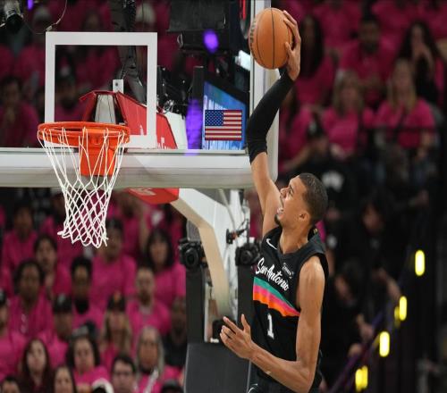 35分+5記三分成歷史首人，文班季后賽首秀滿堂彩，賽后正式表態(tài)