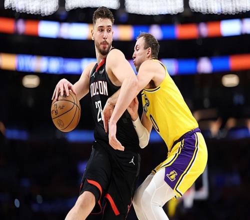 進攻效率不佳，防守端被打爆，火箭內線支柱的情況令人非常擔心