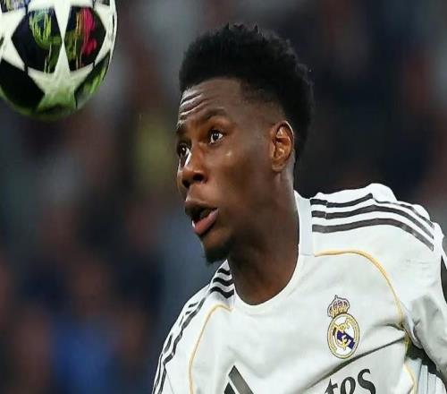 郵報：曼聯(lián)未否認對楚阿梅尼的興趣，也考察了圣徒中場查爾斯