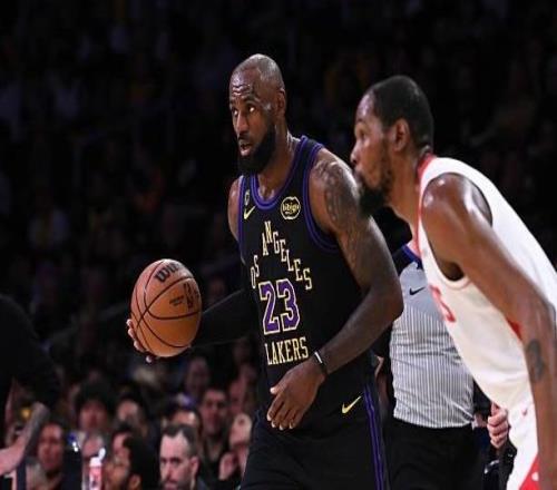 穩(wěn)了詹姆斯季后賽生涯20領(lǐng)先時32勝0負，從未輸過系列賽