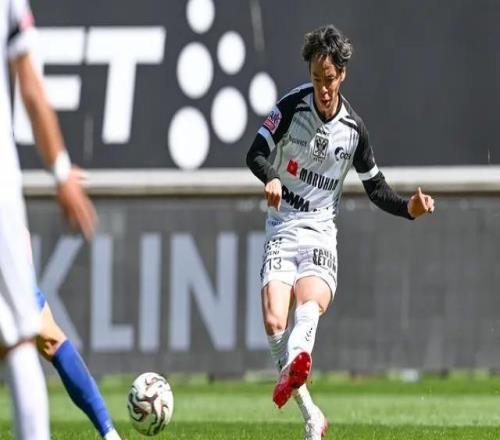 比媒：門興有意28歲日本中場伊藤涼太郎，漢堡曾派球探考察他