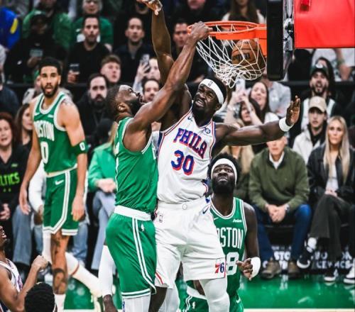 又是1平！76人掀翻綠軍埃奇庫姆30+10，布朗36+7塔圖姆19+14+9