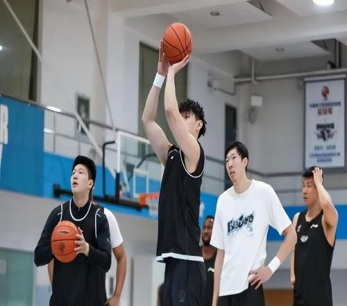 北京男籃好消息！趙睿、曾凡博傷愈復(fù)出，完整陣容打季后賽