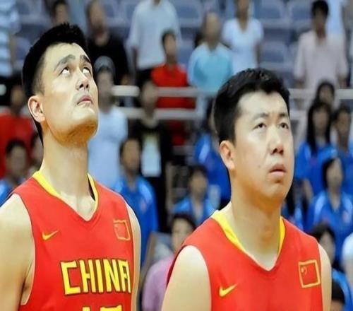 姚明：非常高興聽到王治郅入選FIBA名人堂從小到大都是追著他成長