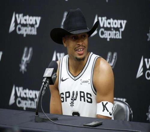 給文班剃頭的馬刺DJ，成為NBA最佳第六人