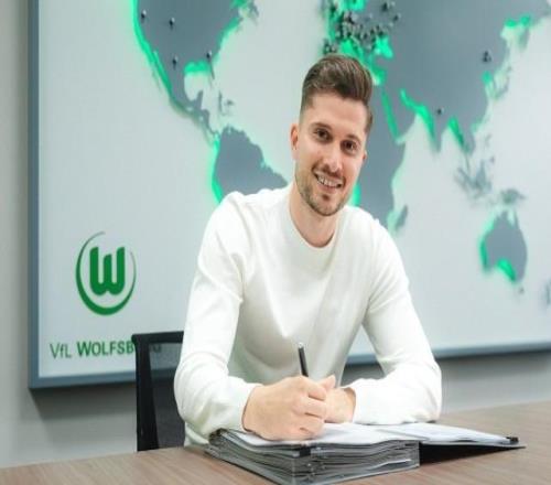 官方：奧格斯堡中場雷克斯貝卡伊今夏自由身回歸沃爾夫斯堡