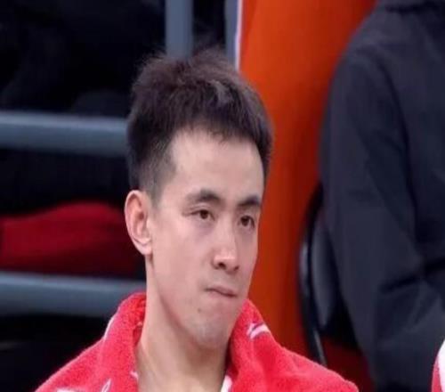 遼寧男籃慘敗上海男籃，趙繼偉深夜發聲，更衣室疑似出現矛盾，球迷：一切都回不去了