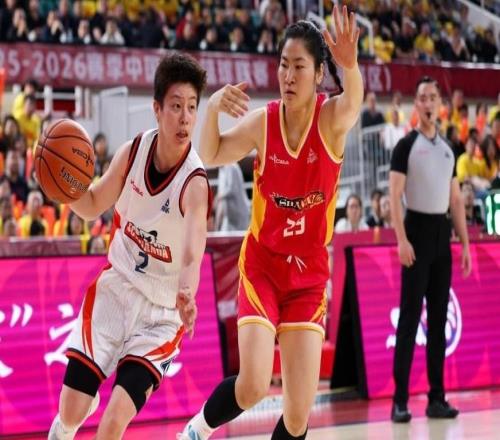 15分6板命中絕命三分！女籃第一后衛(wèi)殺瘋了：宮魯鳴這次看走眼了