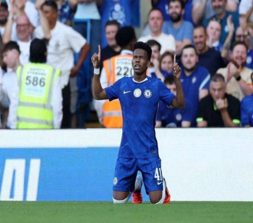 得寸進(jìn)尺切爾西允許埃斯特旺不做手術(shù)后者堅(jiān)持回巴西做康復(fù)