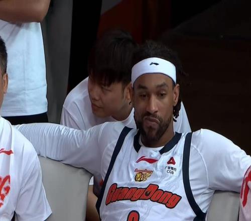 坑慘廣東隊(duì)！薩林杰被曝已經(jīng)簽約新東家，杜鋒慘遭重大打擊！