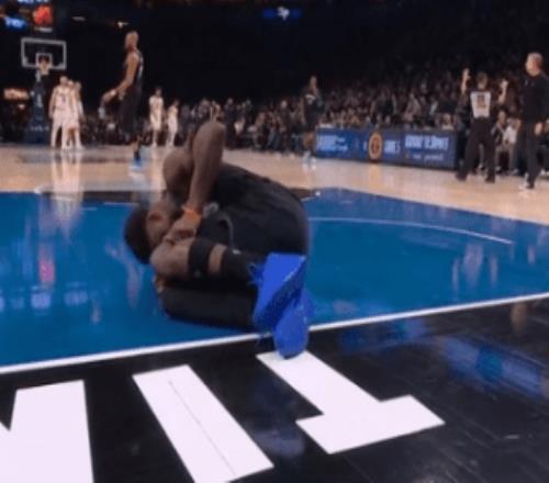 森林狼又傷一人：愛德華茲落地左膝過度伸展受傷被隊(duì)友攙扶離場