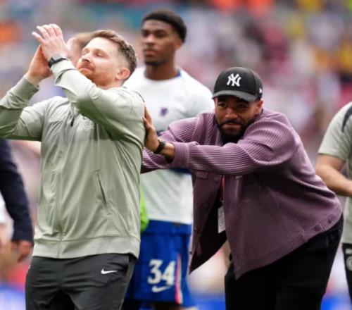 藍(lán)軍足總杯奏凱，里斯詹姆斯一個動作，讓臨時教練成了主角