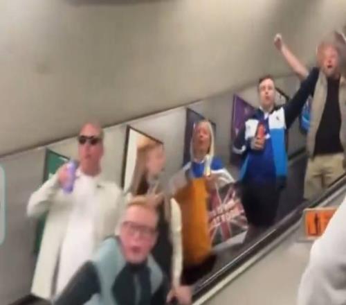 切爾西球迷在地鐵站慶祝勝利，還唱起了“法布雷加斯之歌”