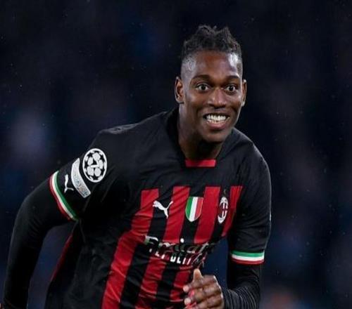 解約金1.5億歐！巴薩曼聯(lián)競(jìng)爭(zhēng)萊奧，年薪700萬(wàn)歐，取代拉什福德