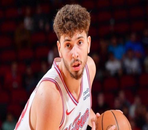 首個30誕生！湖人拒絕15分逆轉詹姆斯3分絕平！詹姆斯父子創紀錄