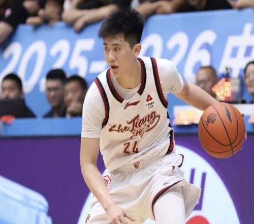 場均9+3，從龐崢麟手里搶走月最佳星銳球員！球迷：吳前該讓位了