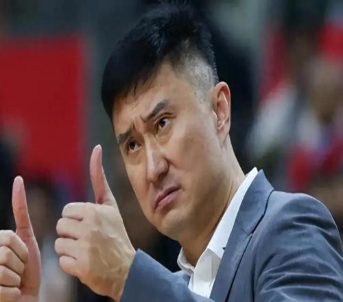 備戰(zhàn)G1賽前，誰注意廣東教練組開會到深夜，各方面都需做好準備