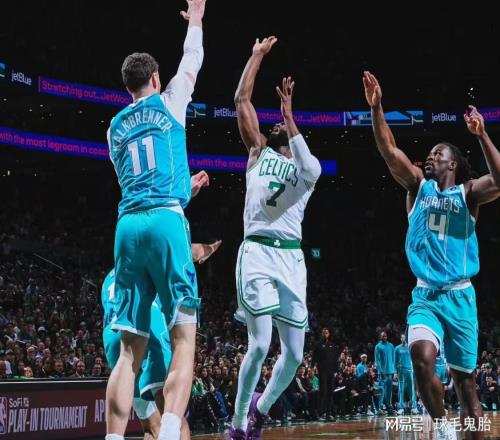 NBA最超值合同！拿著700萬年薪，季后賽場均17分，三分球聯(lián)盟第1