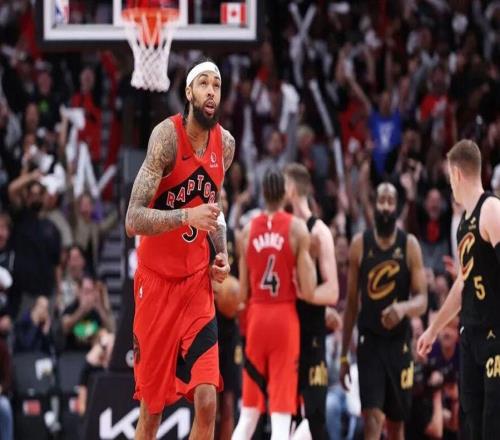 半場(chǎng)8中1拿30分，調(diào)整能力是真牛！要不是無(wú)毒卡，現(xiàn)在2比2了