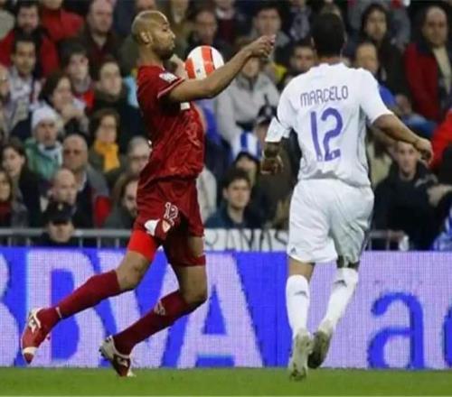 出生在歐洲的非洲足球先生，活在亨利陰影之下，卻力壓德羅巴加冕