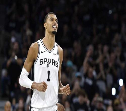 馬刺半場(chǎng)領(lǐng)先開拓者20分：最多領(lǐng)先28分文班7+4阿夫迪亞16分