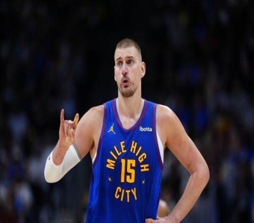 約基奇太狠了！掘金反撲森林狼，他還創(chuàng)造NBA過(guò)去80年第一神跡！