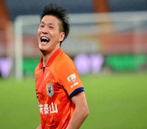 他明明在巴甲都踢過主力，為何加盟魯能后，發揮還不如本土球員