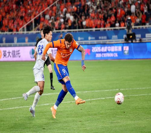 山東泰山4球大勝上海申花，卡扎伊什維利無私助克雷桑戴帽
