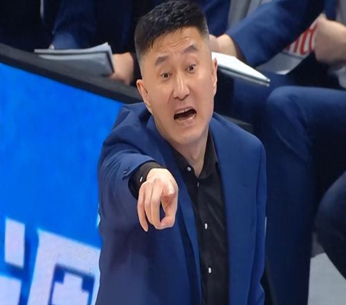 01！廣東不敵北京，曾凡博爆發(fā)成轉(zhuǎn)折點(diǎn)，11冠王輸在鋒線