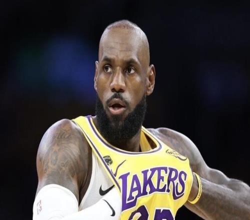 隊(duì)記：所以跡象都表明詹姆斯會繼續(xù)征戰(zhàn)NBA
