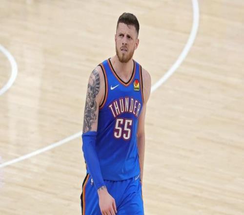 文班33+8+3封蓋獨享歷史第1，MVP19分奇兵迷失圣城，雷霆不敵馬刺
