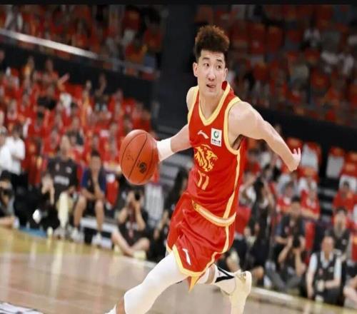 隨著上海男籃33分大勝浙江廣廈，獲得冠軍點，弗格古德溫穩定發揮，張鎮麟迎來爆發，孫銘徽被球迷吐槽