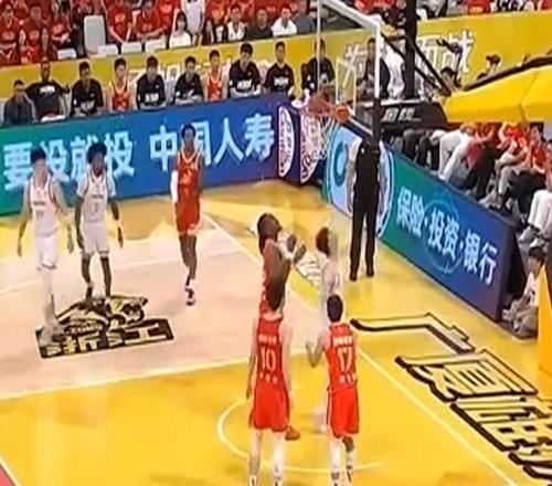 孫銘徽G3攻守崩盤后，全場9次攤手，帶傷作戰影響太大了！