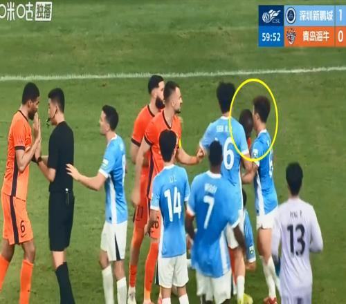 學齊達內中超出現“鐵頭功”：核心外援被罰下，青島海牛麻煩了