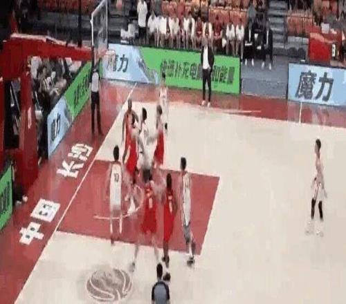 18+14！中國男籃險勝，王俊杰救了大命
